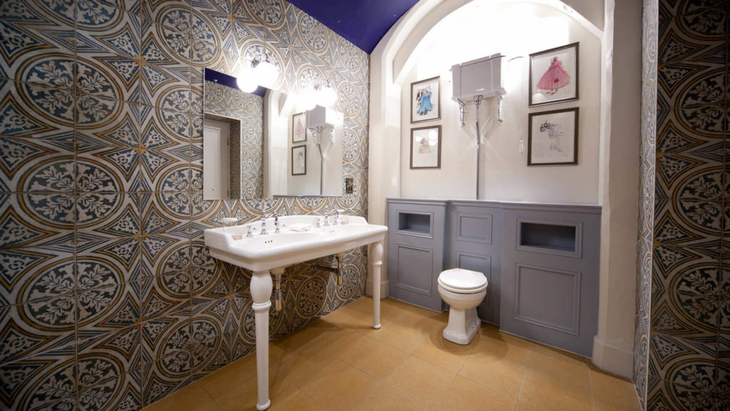 Misc desmonds-bathroom